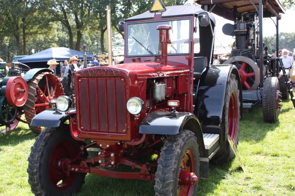 aroadhaulageversionofthehanomagtractorasyoucanseehisonewastoprestoration.jpg